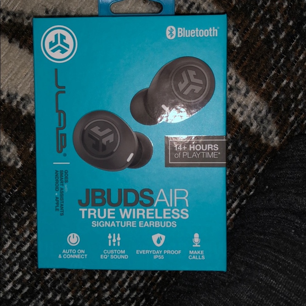 Wireless earbuds
